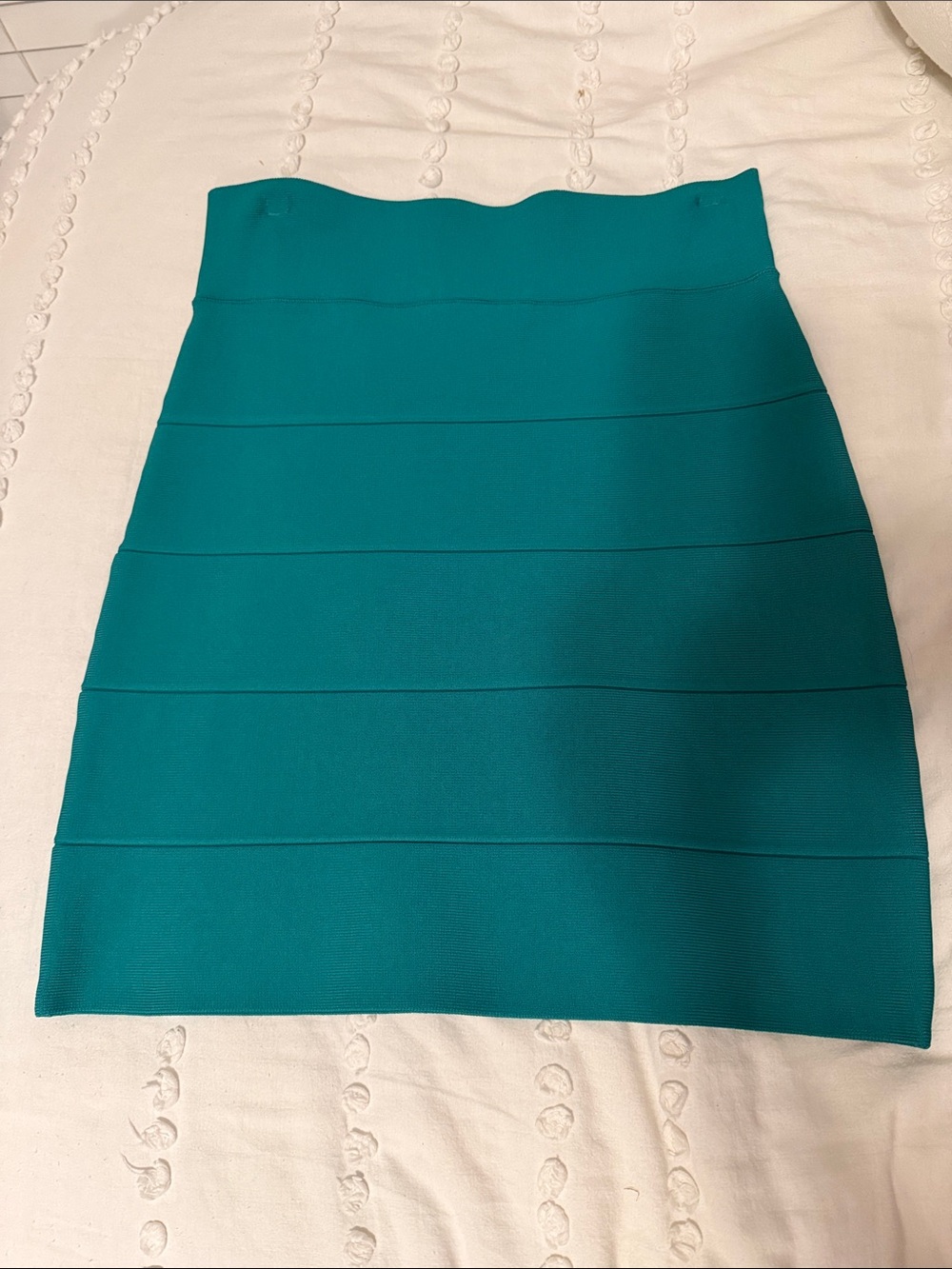 BCBGMaxAzria grern Bandage Pencil Skirt/stretchy, top band w/some hanger marks